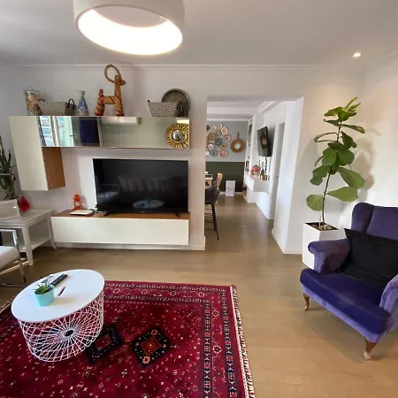 Lägenhet Cozy & Stylish Tirana