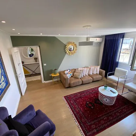 Cozy & Stylish Apartment